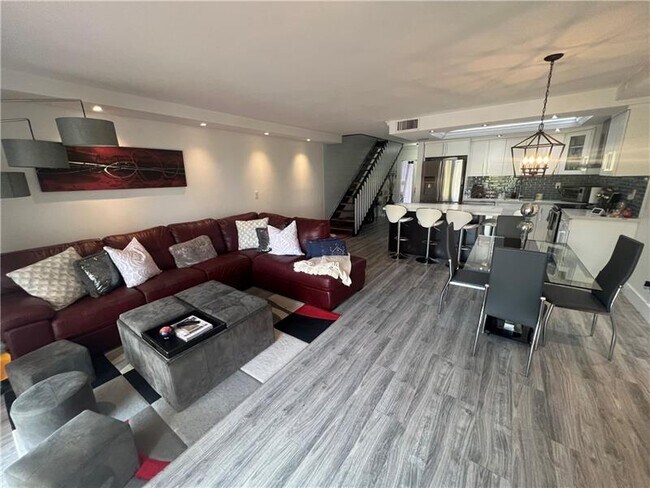 Building Photo - 211 NW 45th Ave