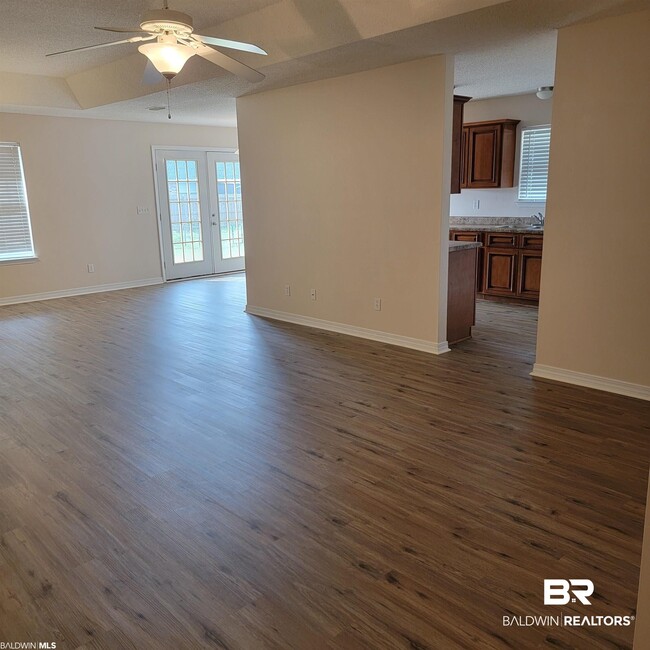 Building Photo - 1701 Woodbridge Cir E