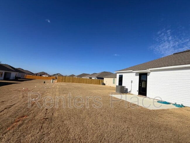 Building Photo - 1107 W Lawton Rd