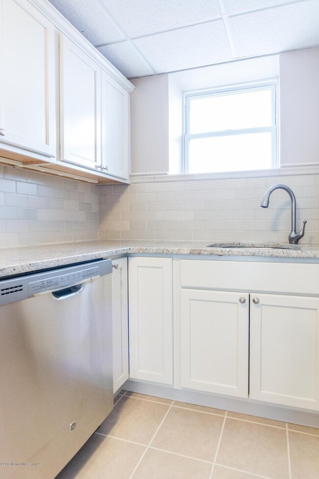 Building Photo - 448 Ocean Ave N