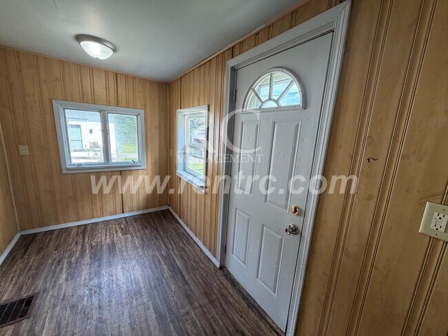 Building Photo - 9 Cronkhite-
