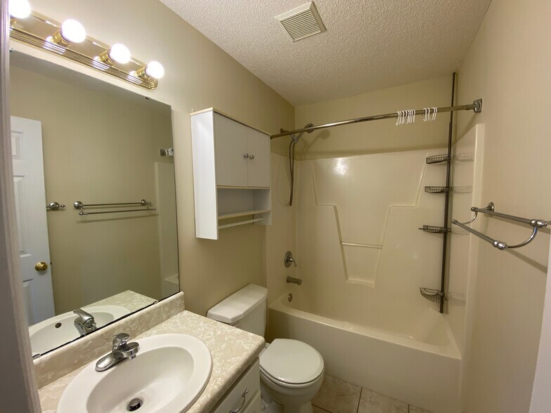 Building Photo - Room in Single Family Home on Ujamaa Dr