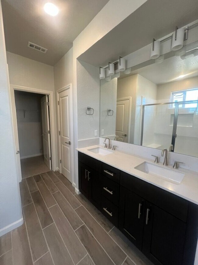 Building Photo - Granville Realty Rental Home