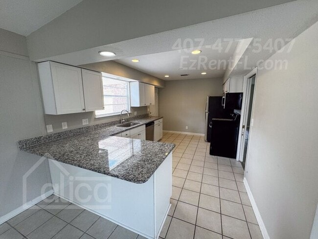 Building Photo - 2886 River Oak Dr
