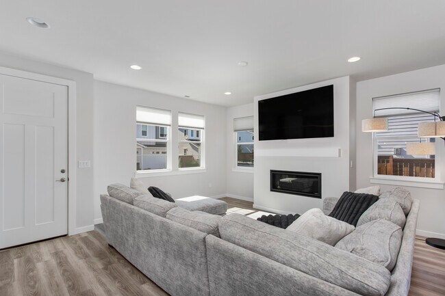 Building Photo - 6533 Lupine Ln