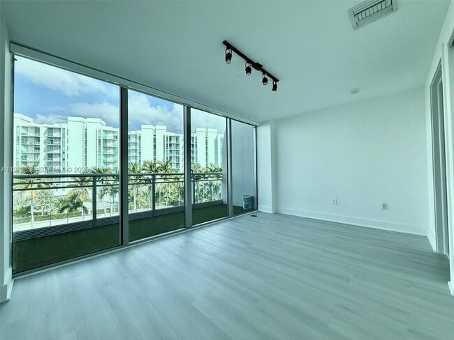 Building Photo - 2950 NE 188th St