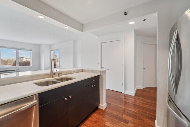 Building Photo - 3118 City Pl