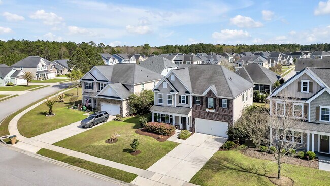 Building Photo - Gigantic Gorgeous Home in Pooler!