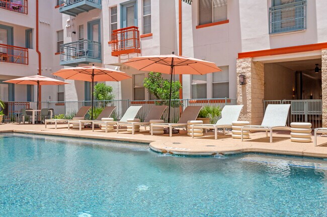 Building Photo - Elle West Ave