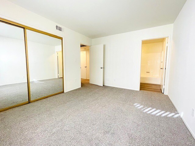 Building Photo - 112 S St Andrews Pl