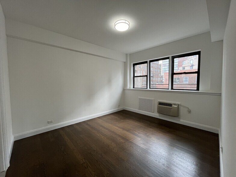 Building Photo - 20 Beekman Pl