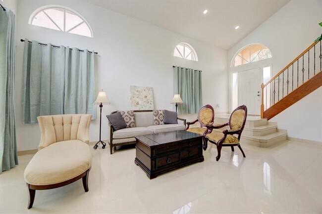 Building Photo - 724 NW 155th Terrace