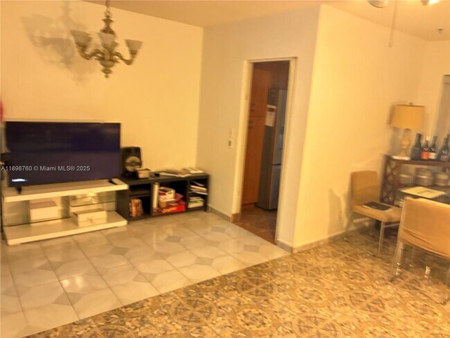 Building Photo - 141 NE 10th Ave