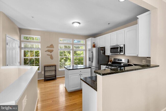 Building Photo - 2940 Huntington Grove Square
