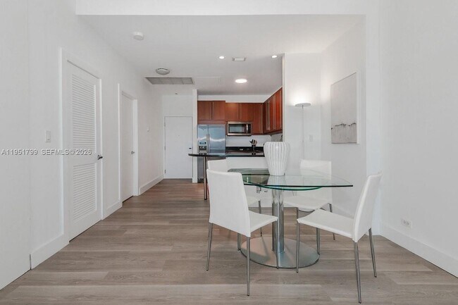Building Photo - 2301 Collins Ave