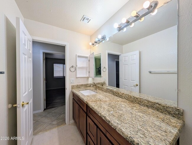 Building Photo - 15748 W Paradise Ln
