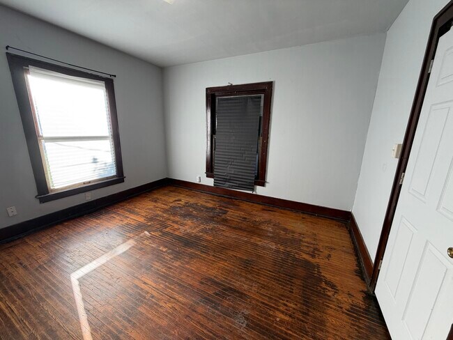 Building Photo - 1519 Fairchild-E