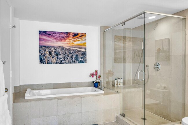 Building Photo - 485 Brickell Ave
