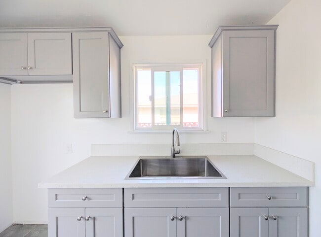 Building Photo - 865 N Glassell St