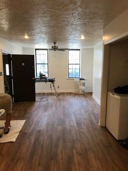 Building Photo - 2334 Sarah St