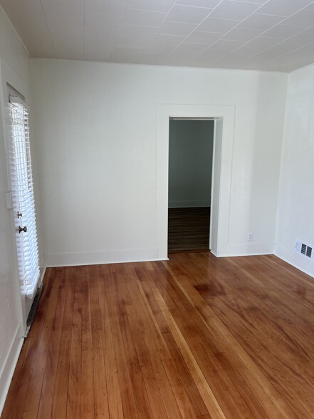 Living room - 557 Washington St