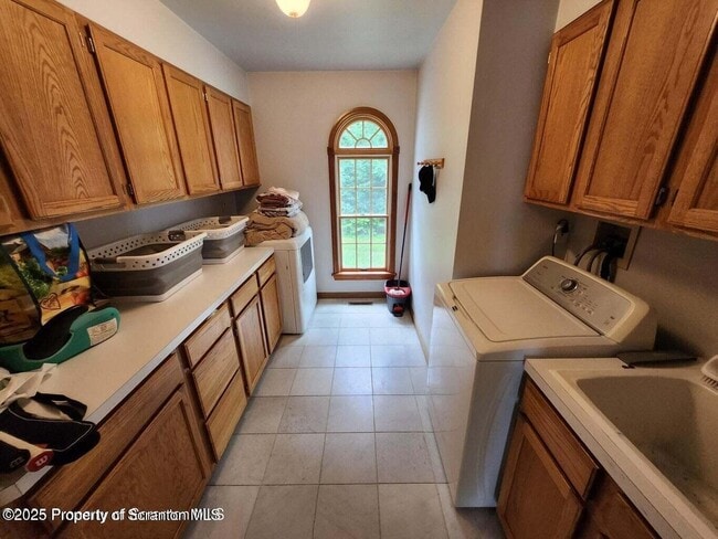 Building Photo - 29 Hirshorn Dr