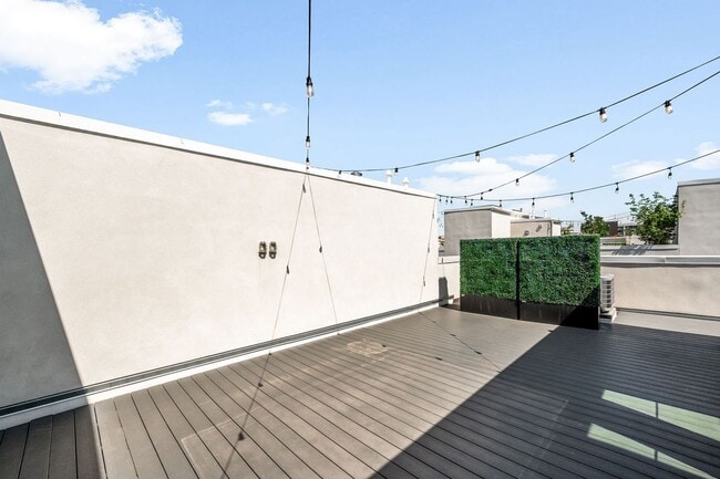Building Photo - LUX 3BD, 5BA Modern Townhome Near Cherry C...