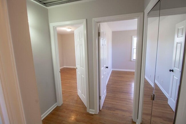 Building Photo - 2207 Bushnell Dr