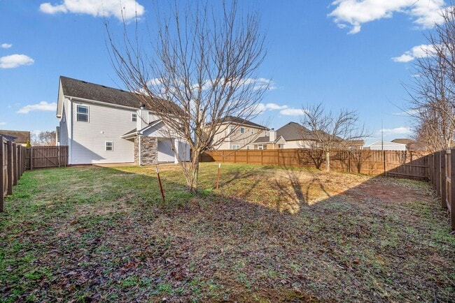 Building Photo - Pet Friendly Three Bedroom with Bonus!