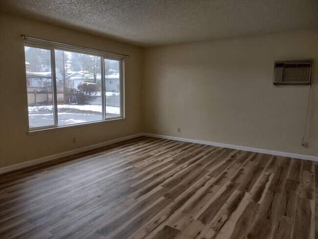 Building Photo - 3050 NE Johnson St