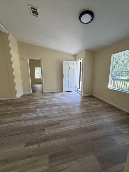 Building Photo - 236 Live Oak Dr