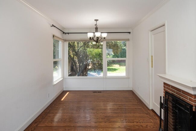Building Photo - 1437 Cabrillo Ave