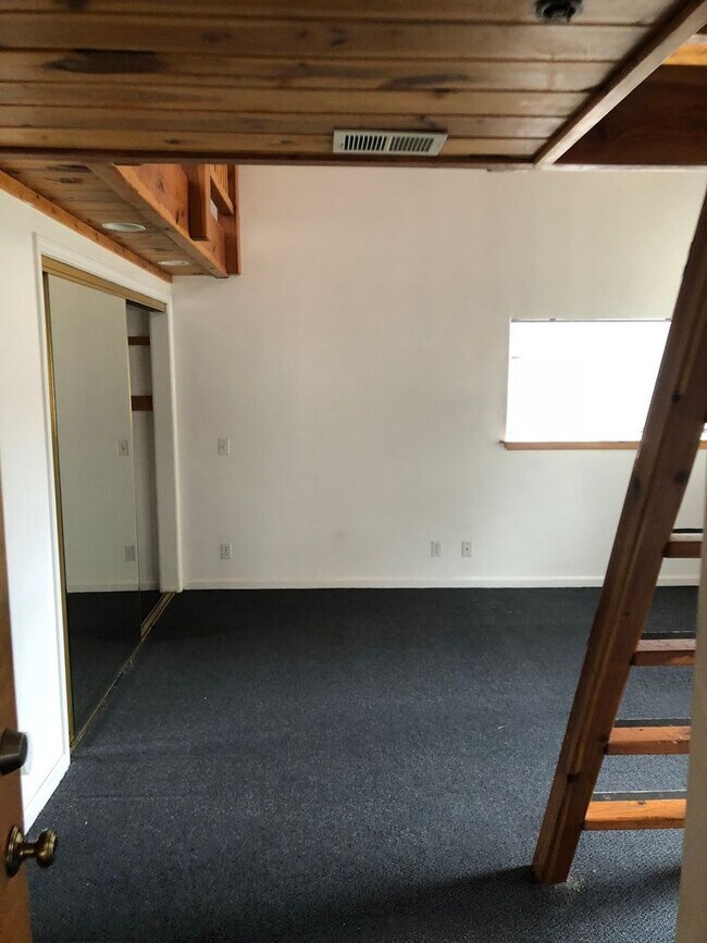 Building Photo - 6534 Del Playa Dr