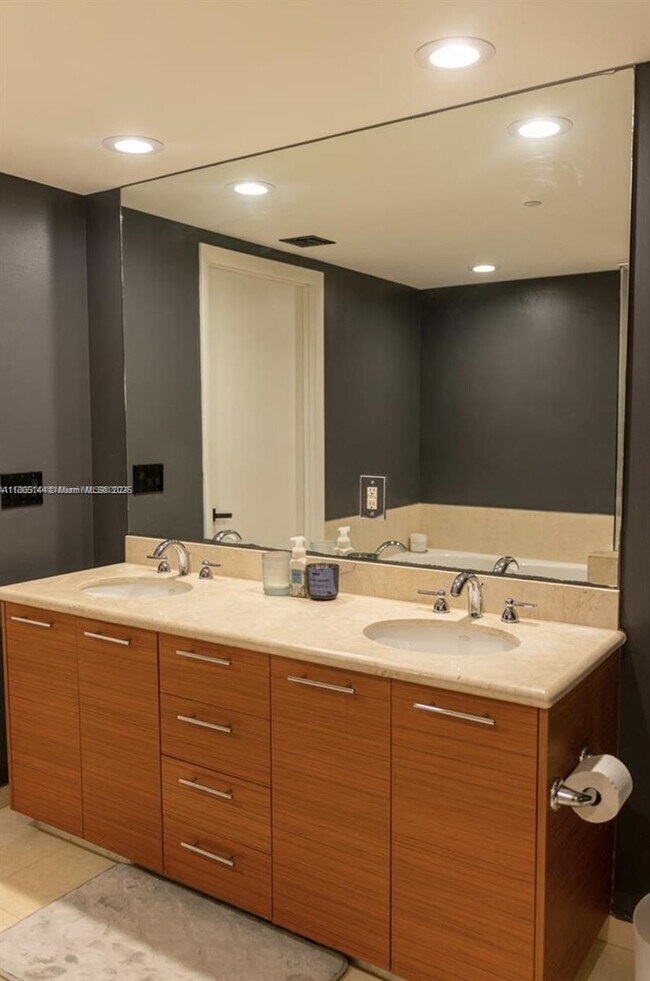 Building Photo - 50 Biscayne Blvd