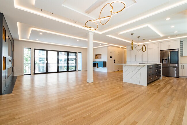 Building Photo - 611 W 49th St