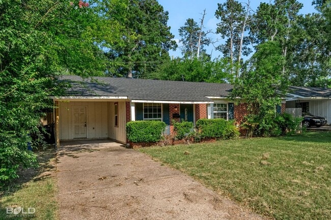 Building Photo - 9419 Normandie-