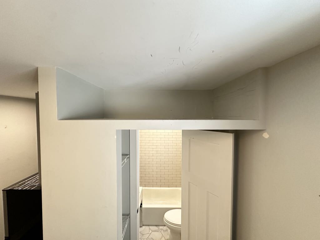 Building Photo - 510 W Belmont Ave