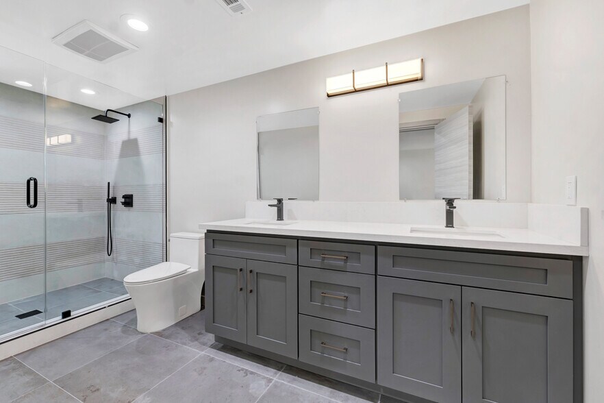 Building Photo - 19653 Valdez Dr