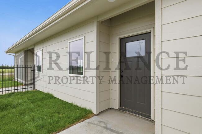 Building Photo - 204 Gowen St