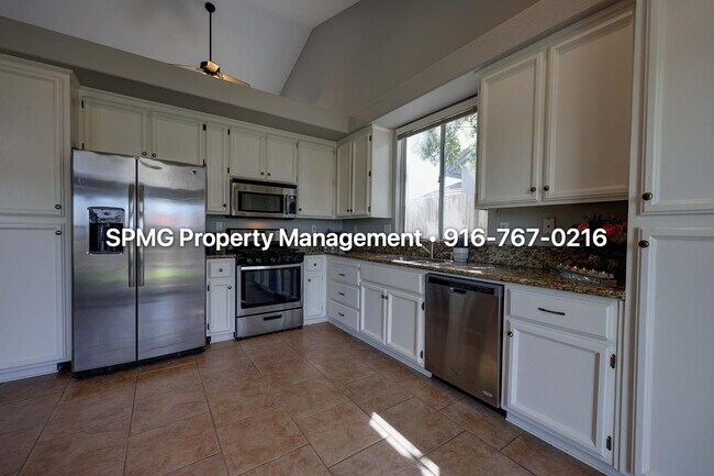 Building Photo - Beautiful 4BR/3BA Home in Rocklin 3-Car Garage & Low-Maintenance Backyard