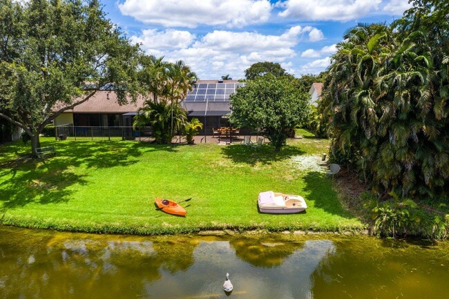 Primary Photo - 1367 Riverside Cir