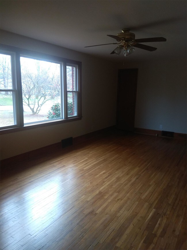 Building Photo - 3908 Yarbrough Ave