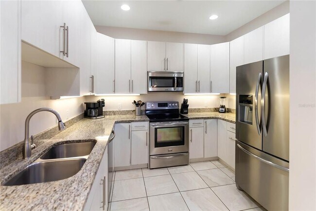 Building Photo - 6616 7th Ave Cir W