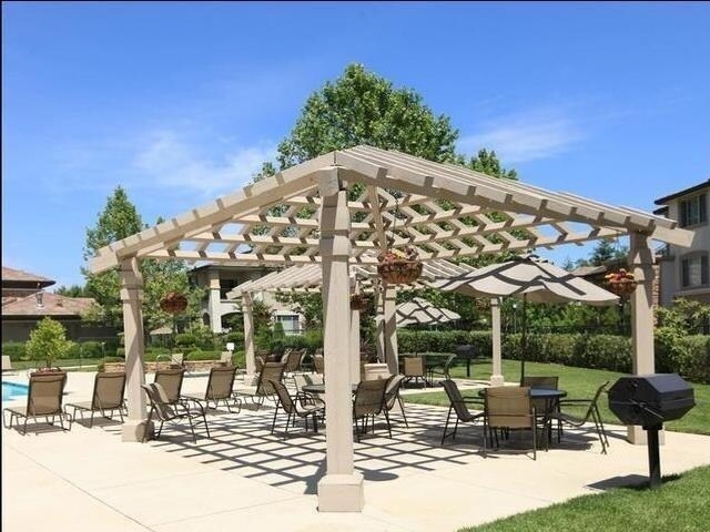 Building Photo - 701 Gibson Dr