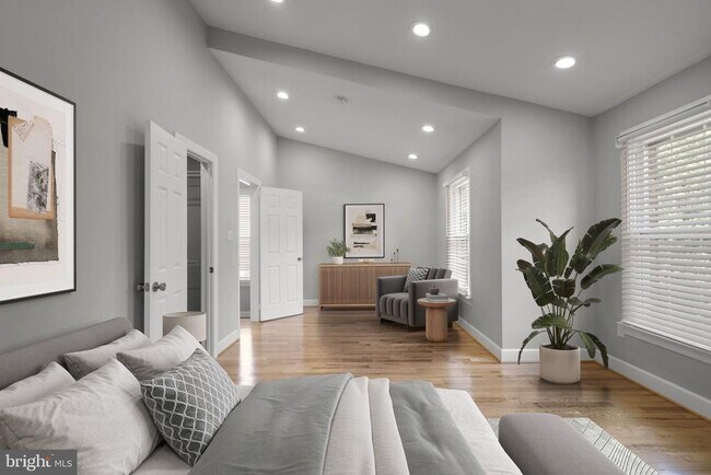 Building Photo - 10 Loganwood Ct