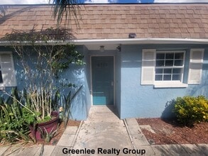 Building Photo - Updated 1 Bed/1 Bath Apt - Water/Sewer/Trash Included in Rent - Private Fenced-in Back Patio - Ti...