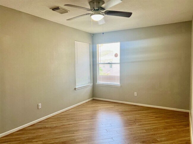 Building Photo - 218 Birch Hill Dr