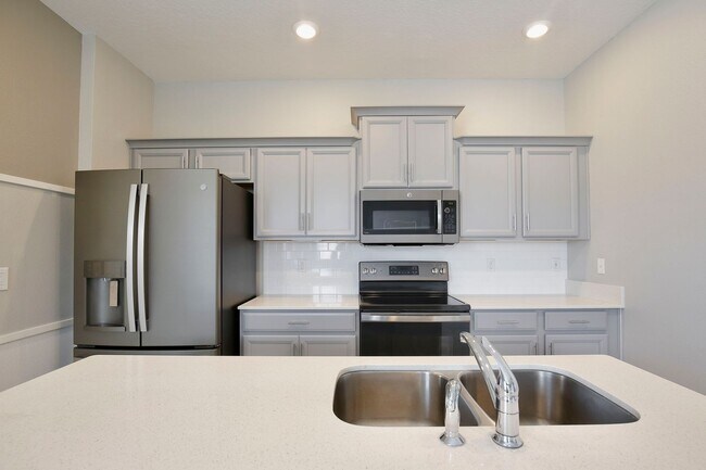 Building Photo - Former Model Townhome for Rent – Winter Ga...