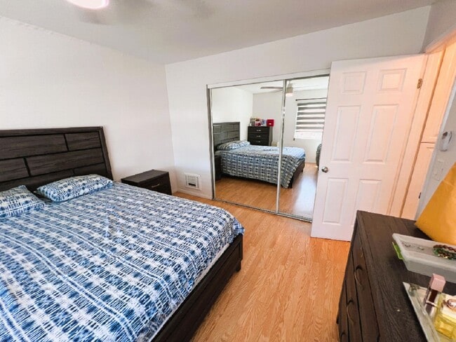 Building Photo - Updated 2 Bedroom, 1 Bath in North Park w/...