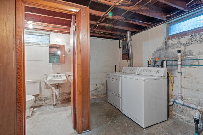 Building Photo - 707 Fairview Ave